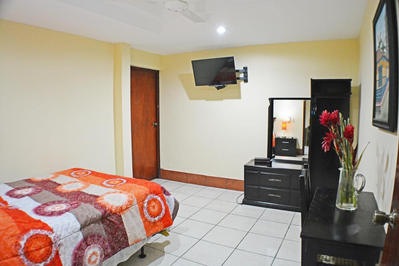 Hotel Plaza Cosiguina チナンデガ エクステリア 写真