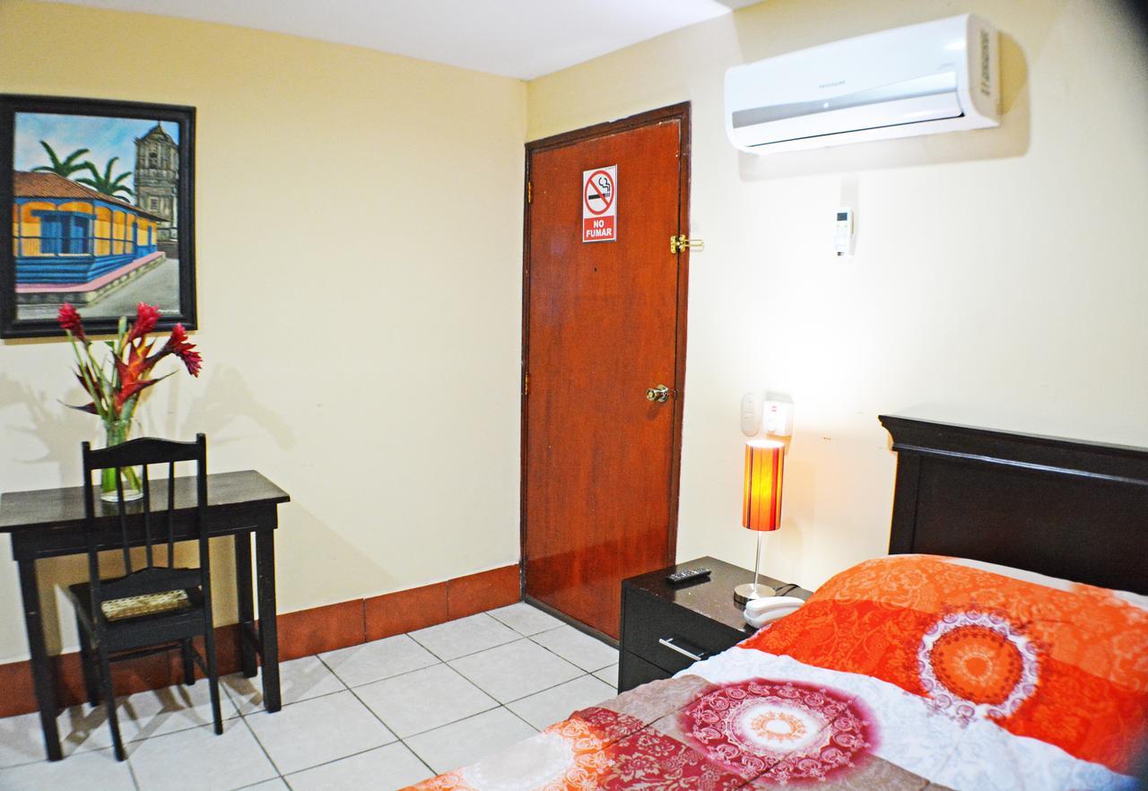 Hotel Plaza Cosiguina チナンデガ エクステリア 写真